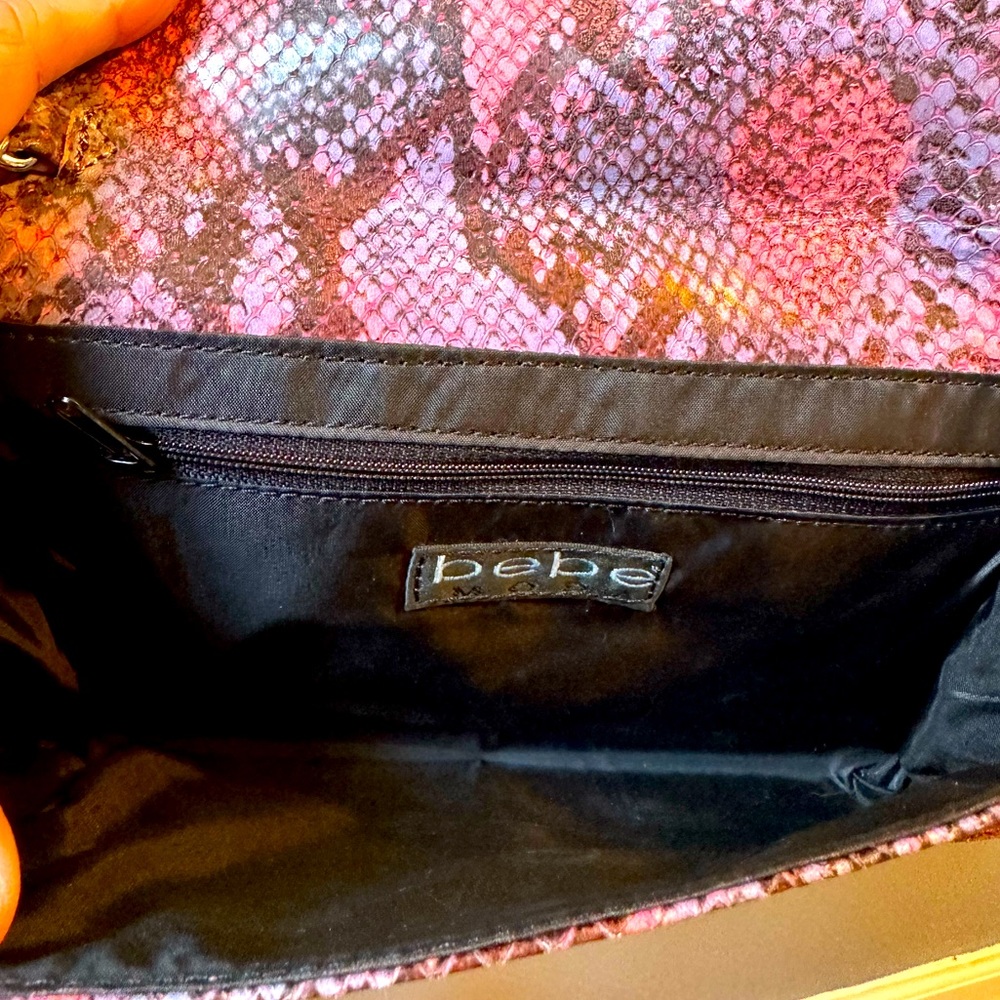 BEBE SNAKESKIN PRINT SHOULDER BAG. - Picture 5 of 8